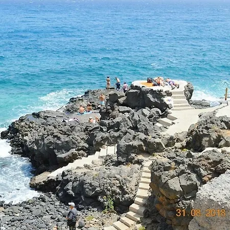 Apartment New Renovated Duplex Near The Ocean Located In Tenerife Sur